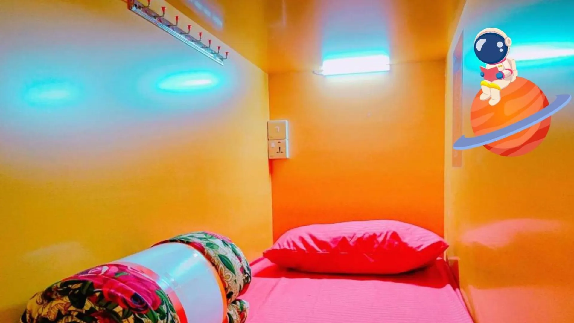 Universe Premium Capsule Hostel 5 Min Walking From Sharaf Dg Metro Station Al Makhool ドバイ