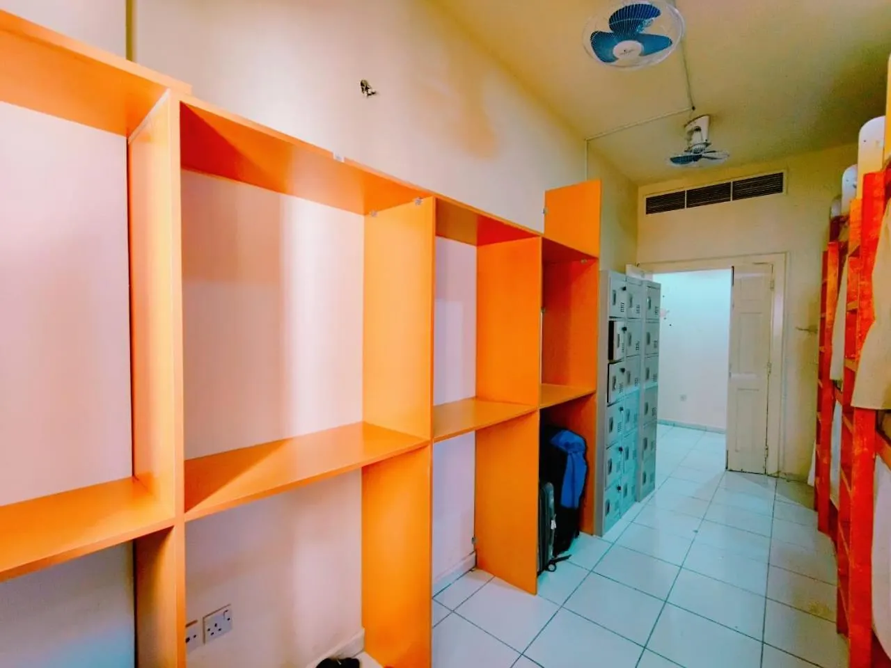 Universe Premium Capsule Hostel 5 Min Walking From Sharaf Dg Metro Station Al Makhool ドバイ 0*,  アラブ首長国連邦