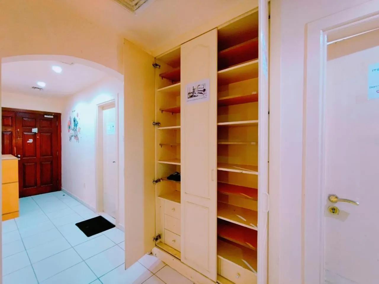 Universe Premium Capsule Hostel 5 Min Walking From Sharaf Dg Metro Station Al Makhool ドバイ アラブ首長国連邦