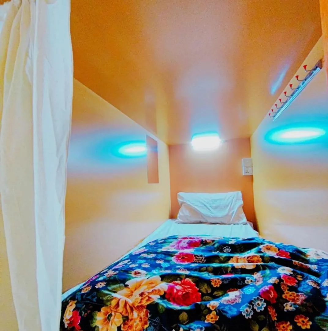 Universe Premium Capsule Hostel 5 Min Walking From Sharaf Dg Metro Station Al Makhool ドバイ 0*,